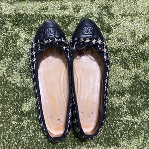 100 % authentic Chanel black and beige tweed flats size 39